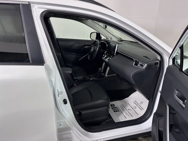 Used 2022 Toyota Corolla Cross XLE w/ Convenience Package image 10
