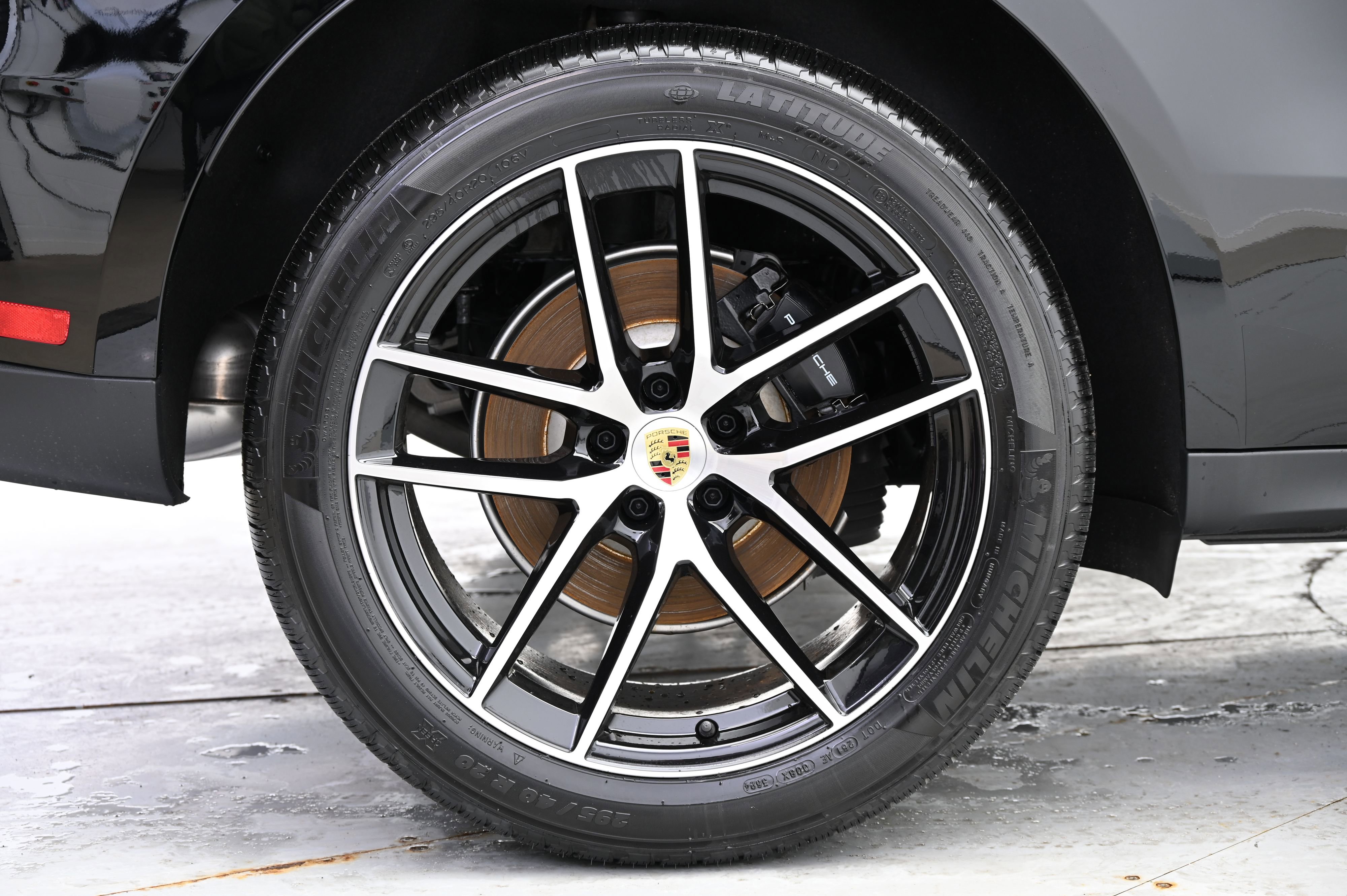 Used 2025 Porsche Macan image 17