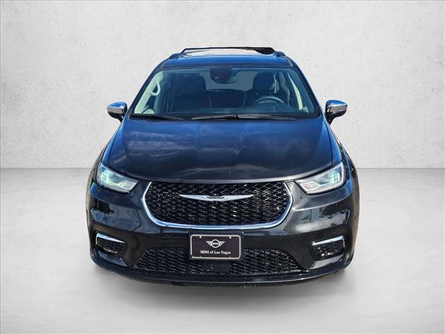 Used 2023 Chrysler Pacifica Limited FWD image 2