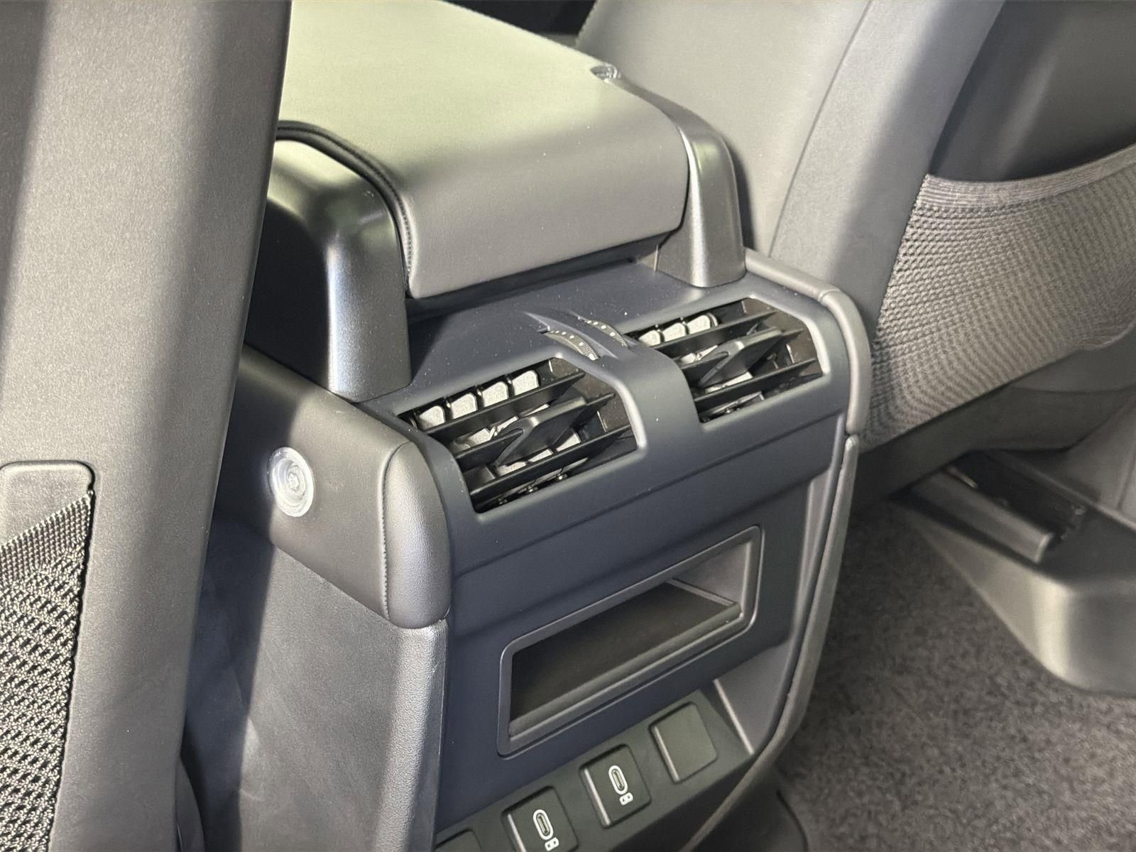 New 2026 Land Rover Defender 110 X-Dynamic SE image 27