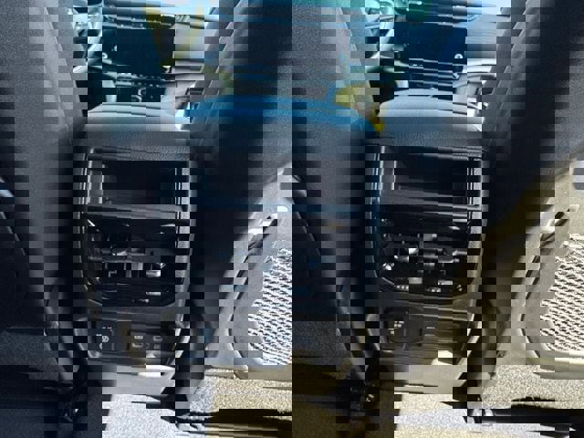 New 2026 Jeep Grand Cherokee Altitude image 25