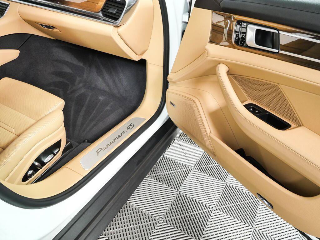 Certified 2018 Porsche Panamera 4S AWD/4WD image 27