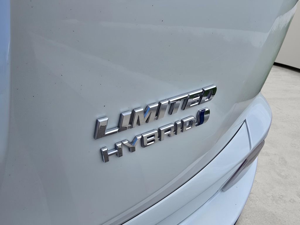 Used 2018 Toyota RAV4 Limited w/ Advanced Technology Package AWD/4WD image 30