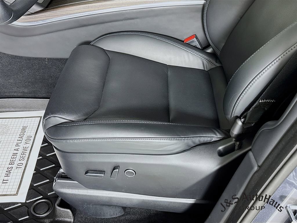 Used 2023 Tesla Model X image 25