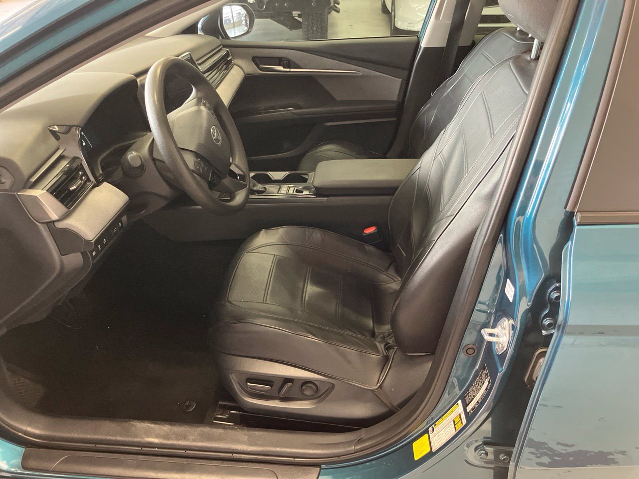 Used 2025 Toyota Camry LE w/ Convenience Package FWD image 8