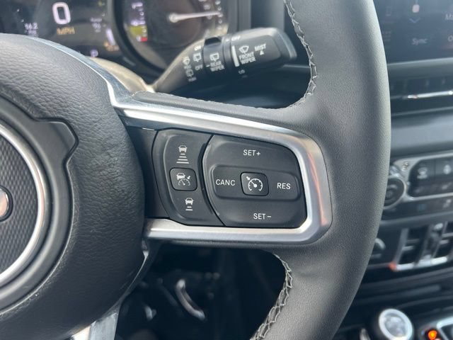 Used 2025 Jeep Wrangler Unlimited Sahara AWD/4WD image 9