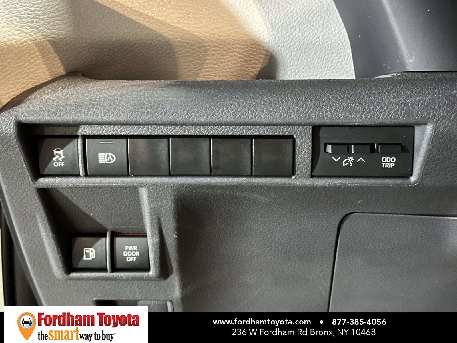 Used 2024 Toyota Sienna LE image 22