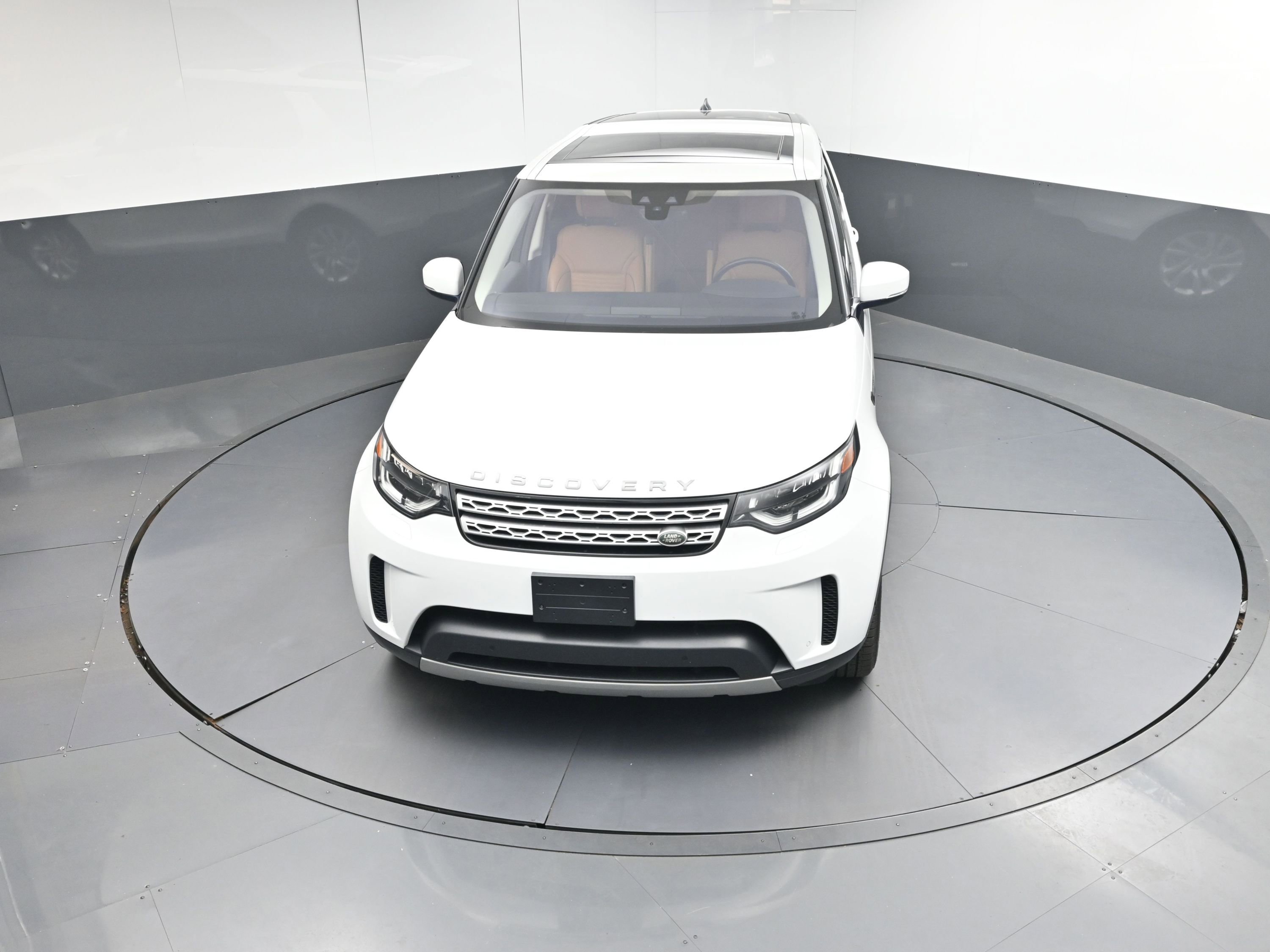 Used 2019 Land Rover Discovery HSE image 32