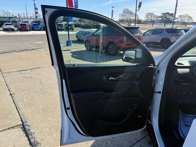 Used 2023 Chevrolet Traverse RS w/ LPO, Floor Liner Package image 12