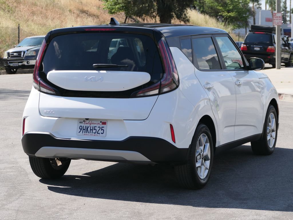 Used 2023 Kia Soul S image 2