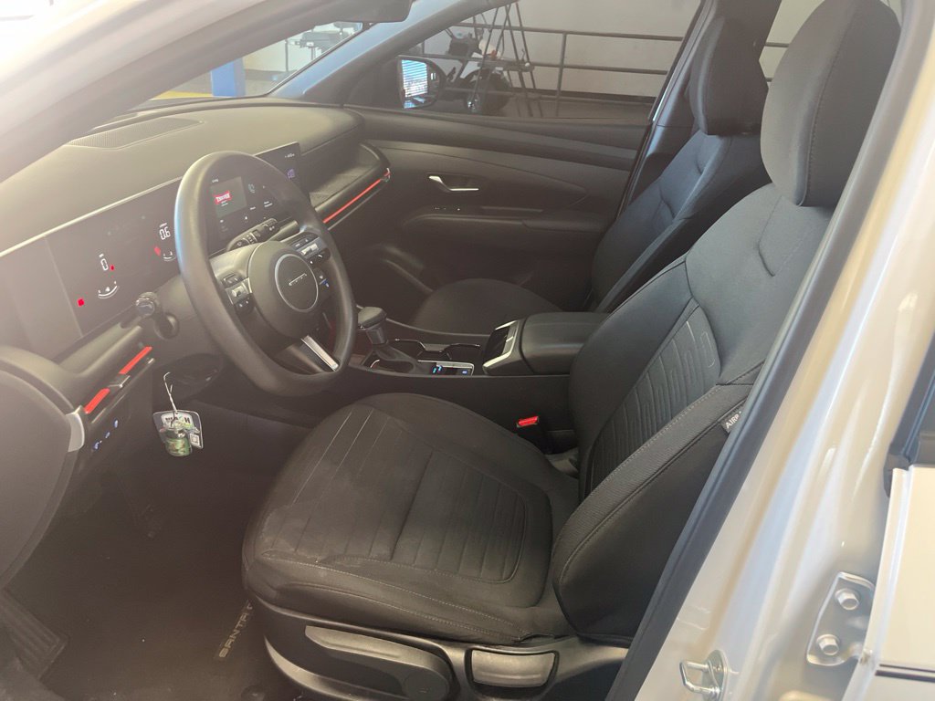 Used 2025 Hyundai Santa Cruz SE AWD/4WD image 4
