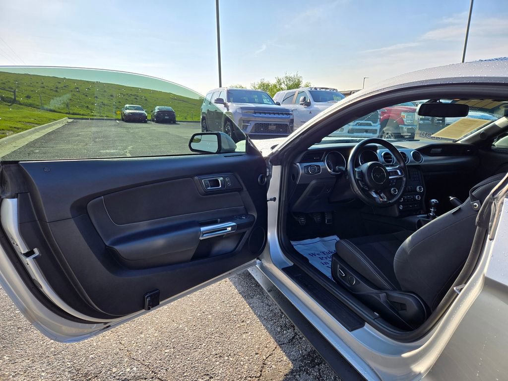 Used 2019 Ford Mustang GT w/ Black Accent Package RWD image 12