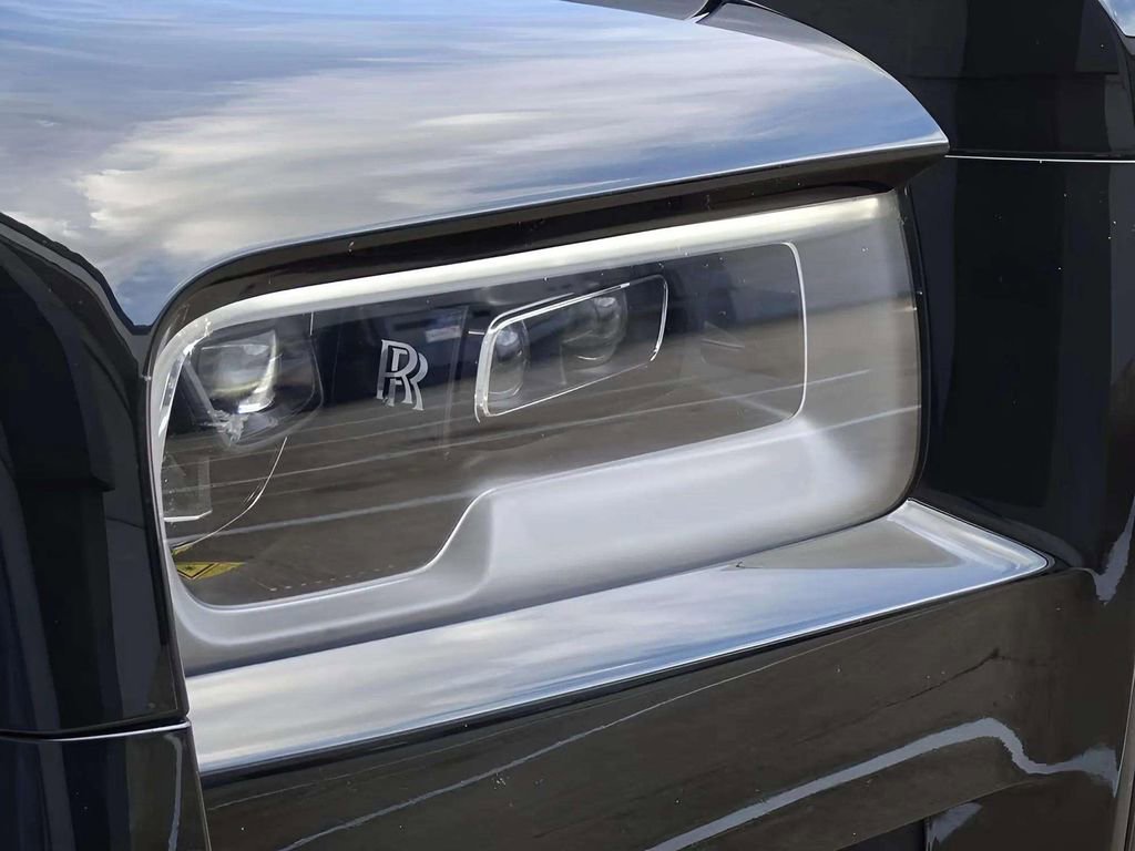 Used 2023 Rolls-Royce Cullinan Black Badge image 17