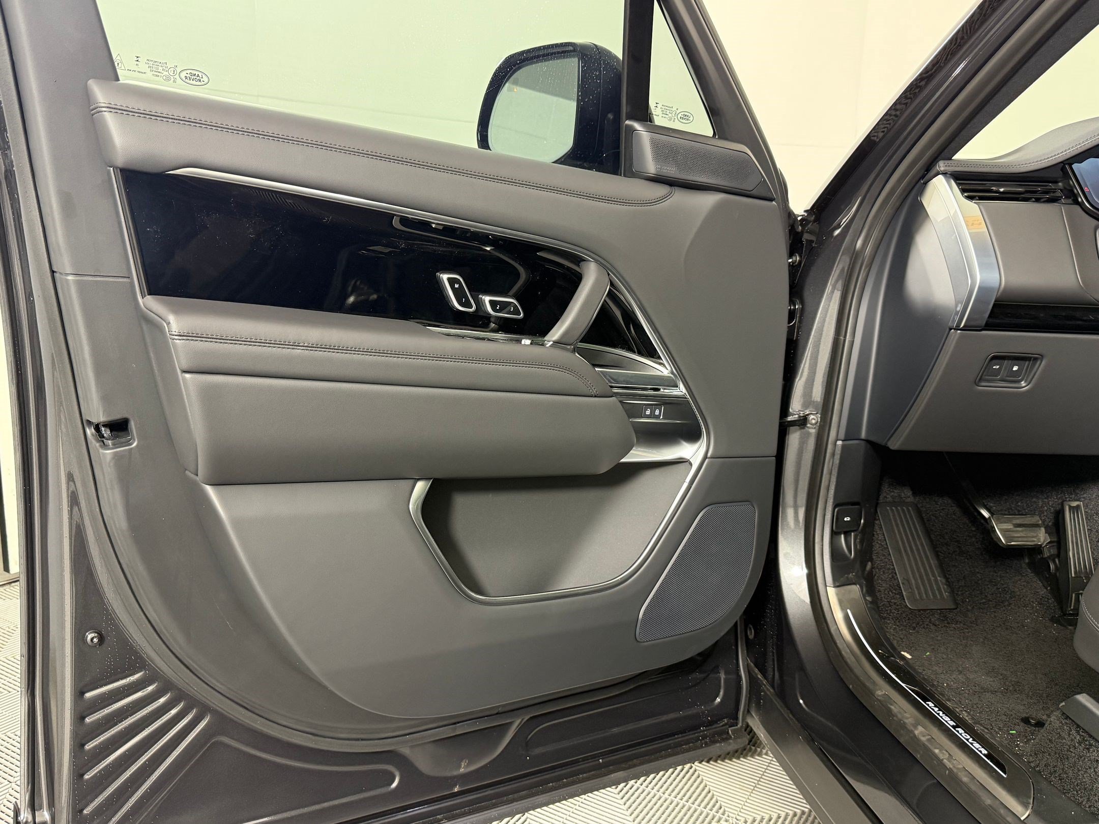 New 2026 Land Rover Range Rover SE AWD/4WD image 22