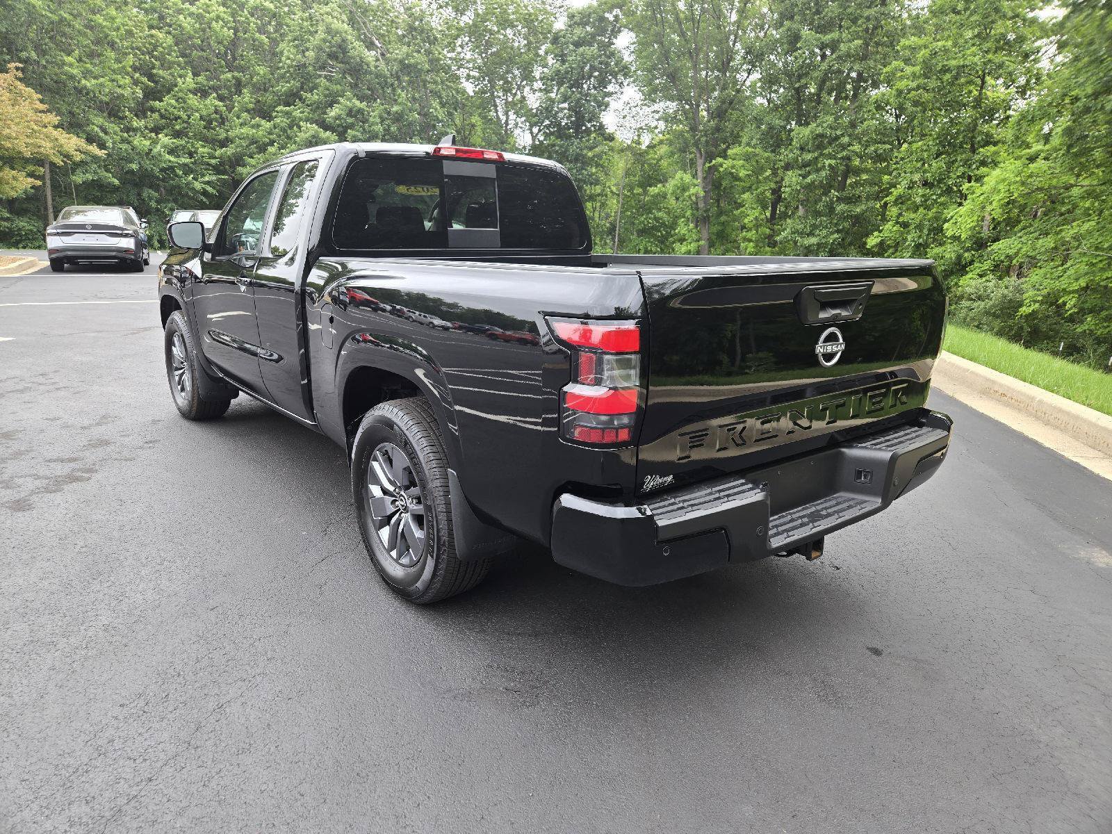 Used 2025 Nissan Frontier SV w/ SV Convenience Package RWD image 6