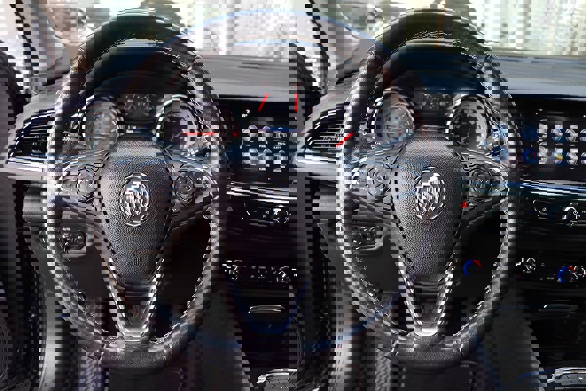 Used 2018 Buick Regal Essence w/ Driver Confidence Package #1 image 72