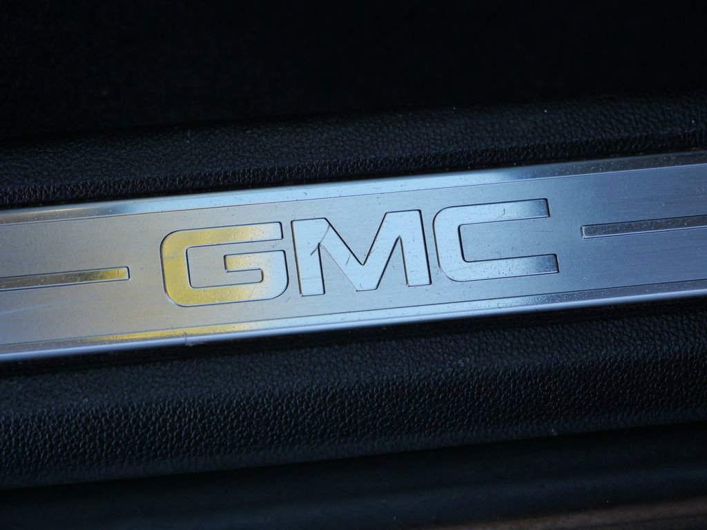 Used 2023 GMC Acadia SLT image 17