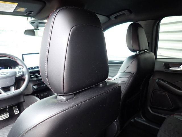Used 2024 Ford Escape ST-Line w/ Tech Pack #1 AWD/4WD image 17