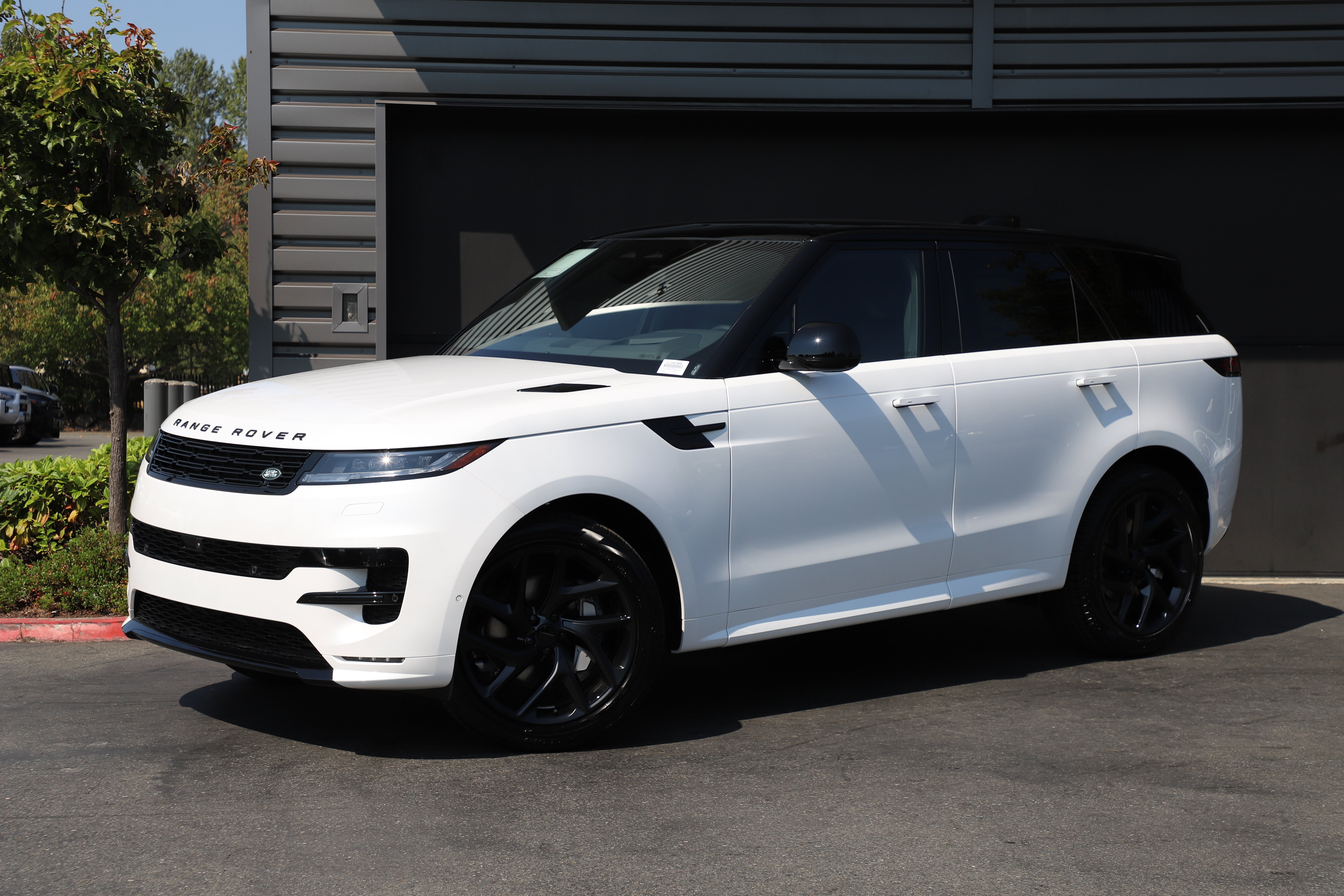 New 2026 Land Rover Range Rover Sport Dynamic SE