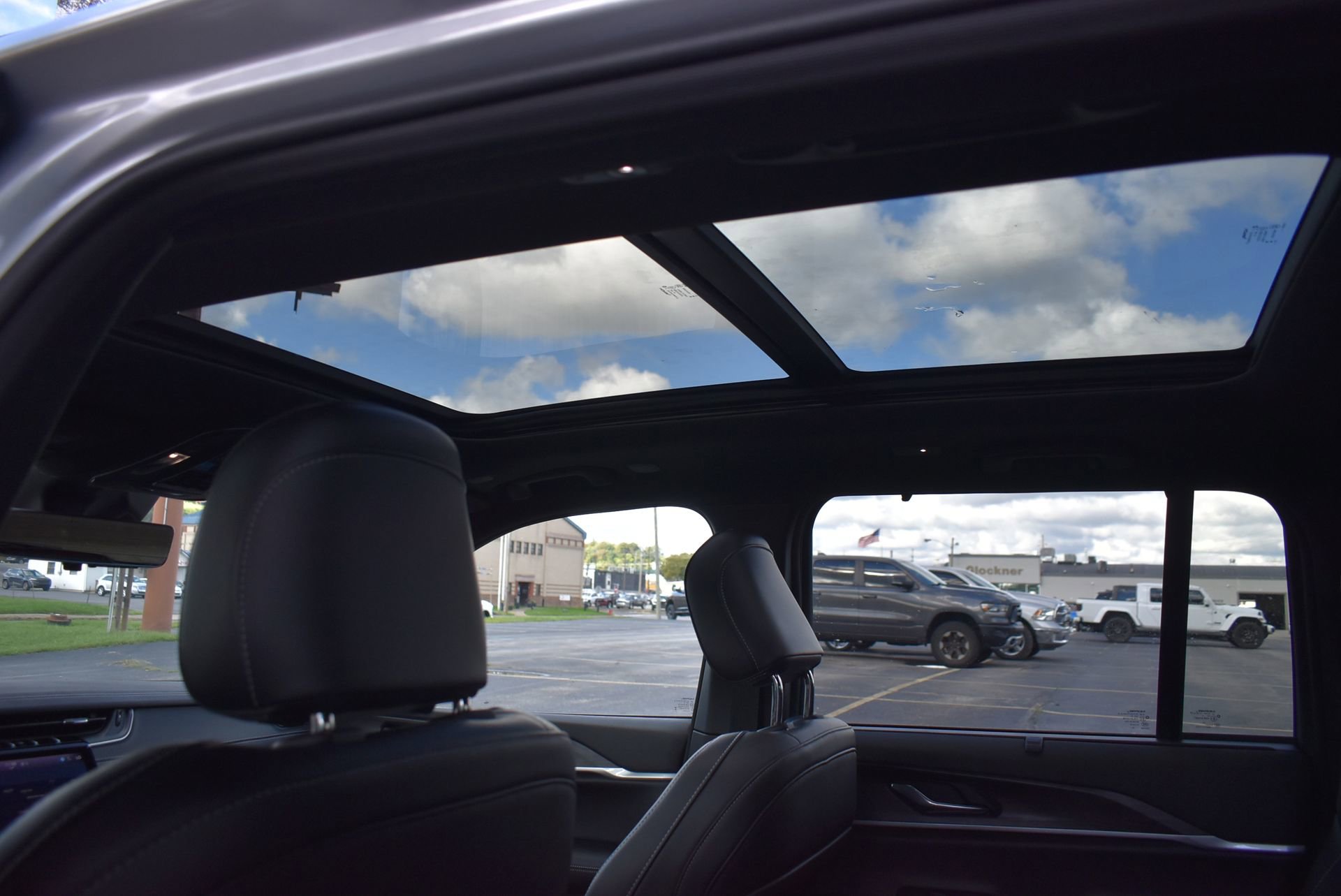 New 2025 Jeep Grand Cherokee Limited w/ Trailer Tow Package image 18