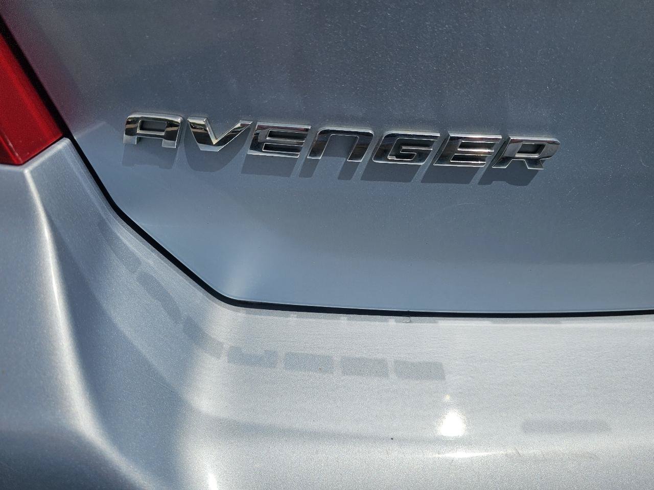 Used 2013 Dodge Avenger SE FWD image 16