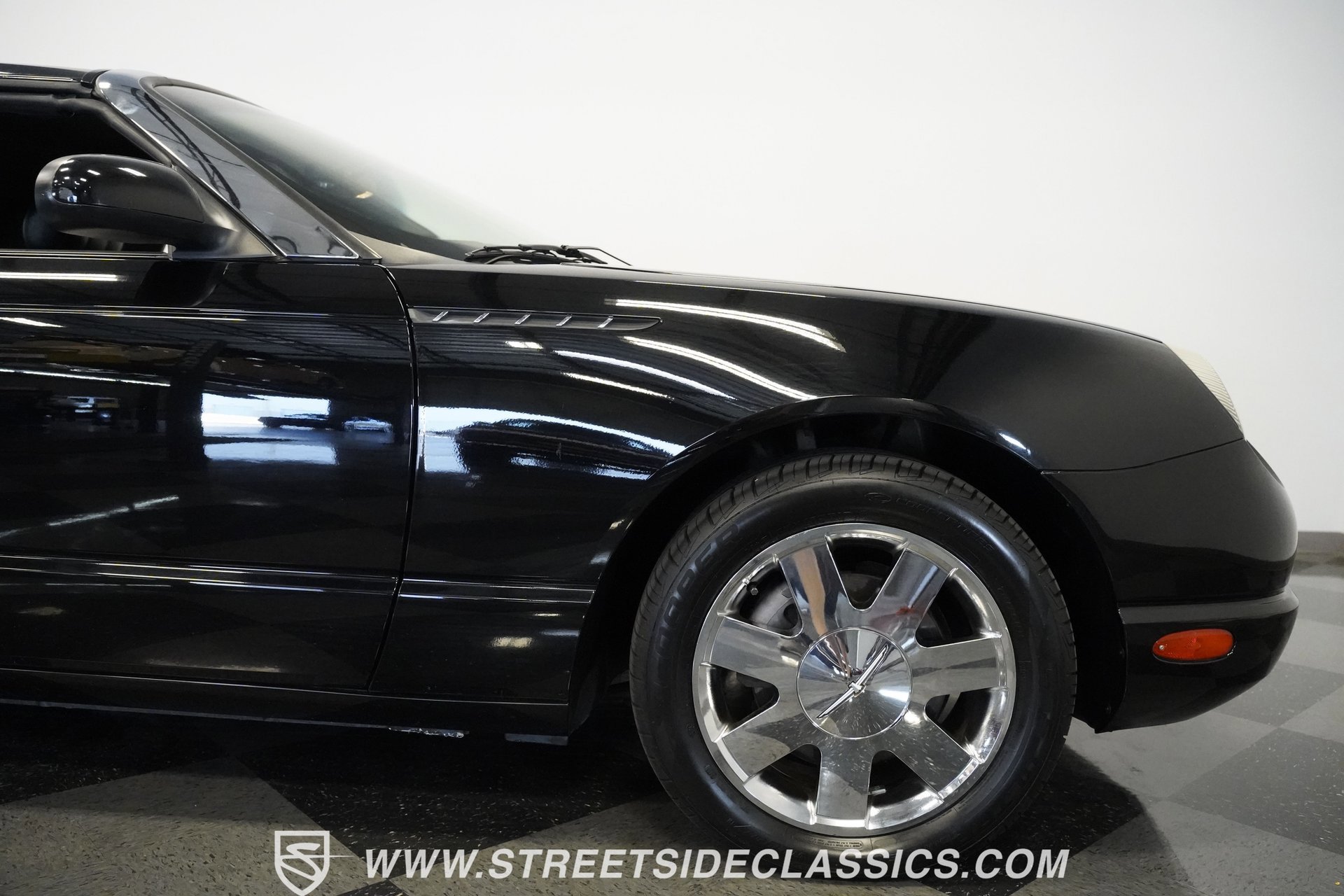 Used 2002 Ford Thunderbird image 36