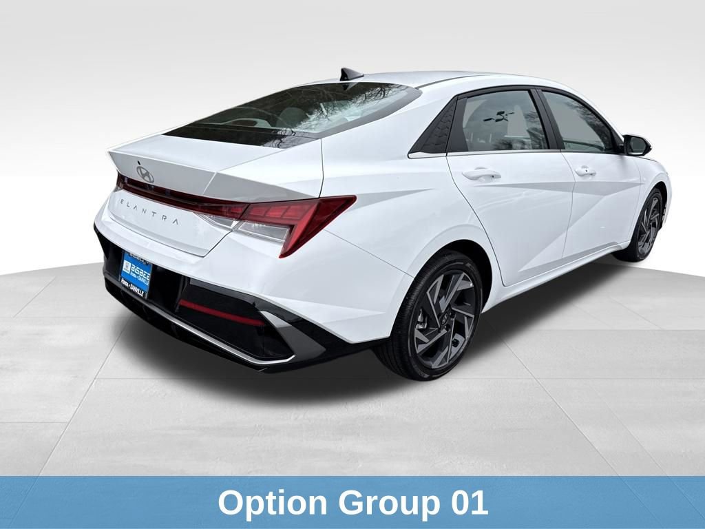Used 2025 Hyundai Elantra SEL image 8