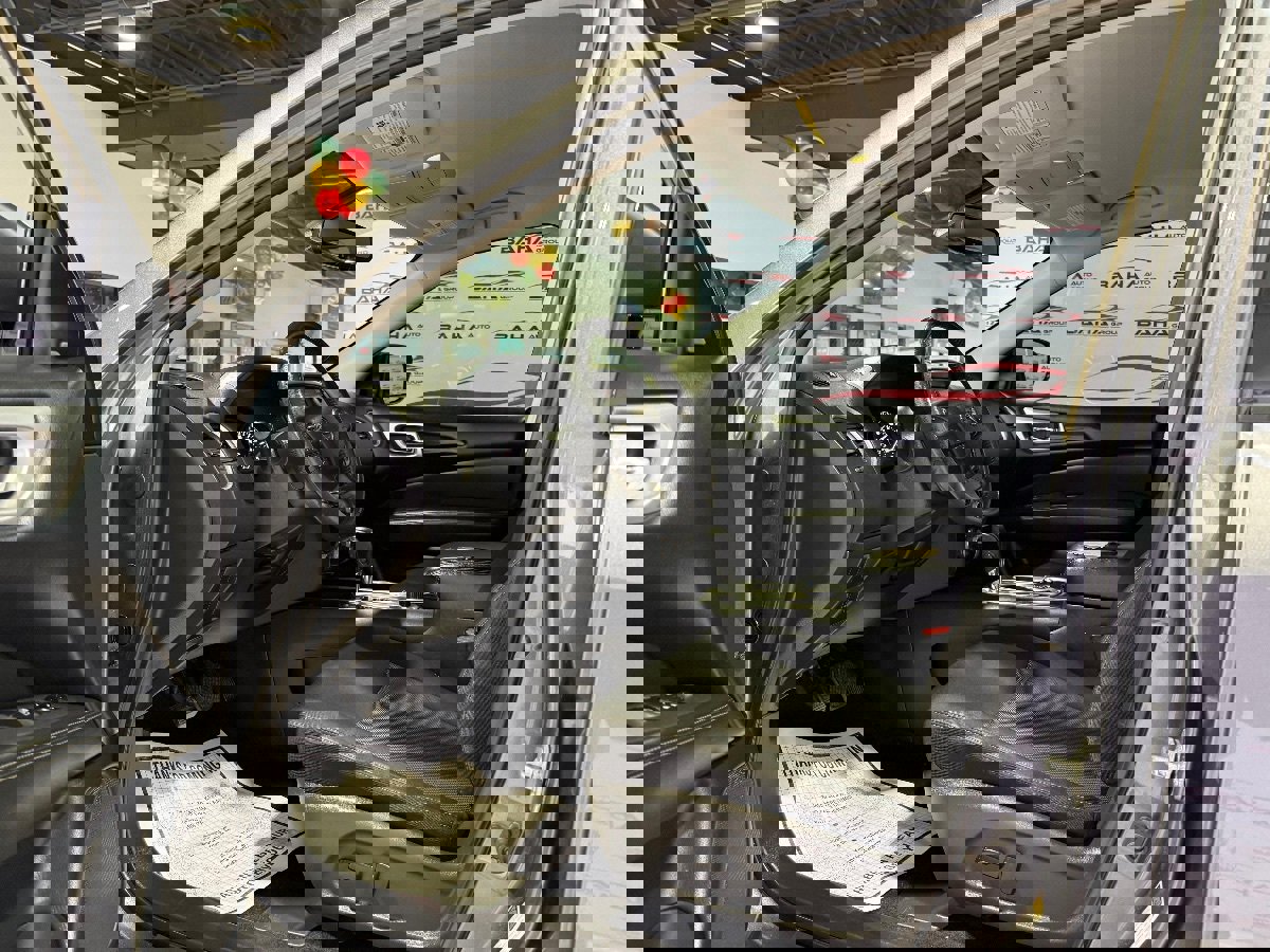 Used 2019 Nissan Pathfinder SV image 25