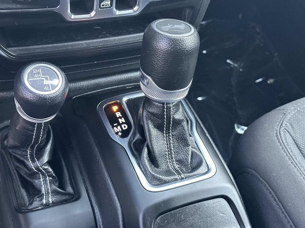 Used 2022 Jeep Wrangler Unlimited Sahara w/ Cold Weather Group AWD/4WD image 23