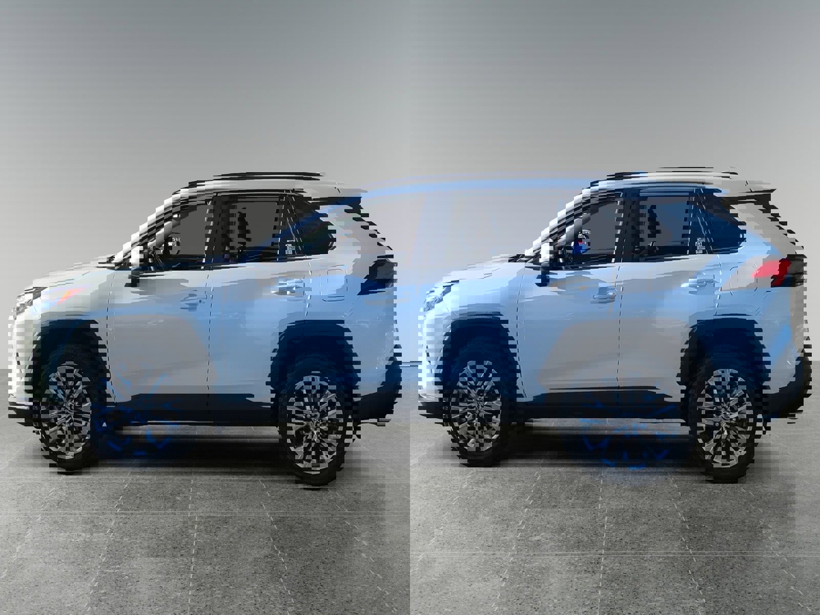 Used 2022 Toyota RAV4 XLE Premium image 2