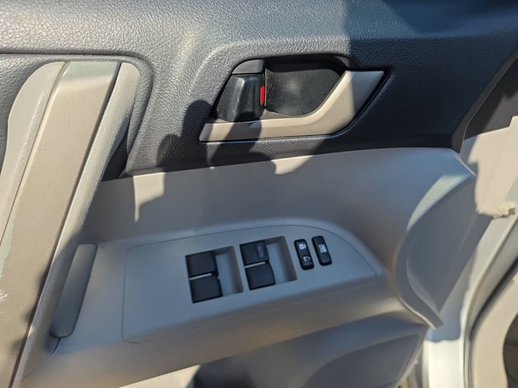 Used 2010 Toyota Highlander SE AWD/4WD image 16