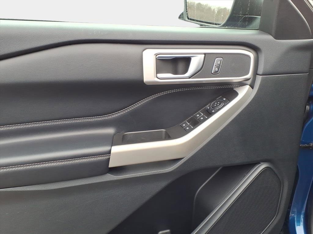 Used 2022 Ford Explorer XLT image 7