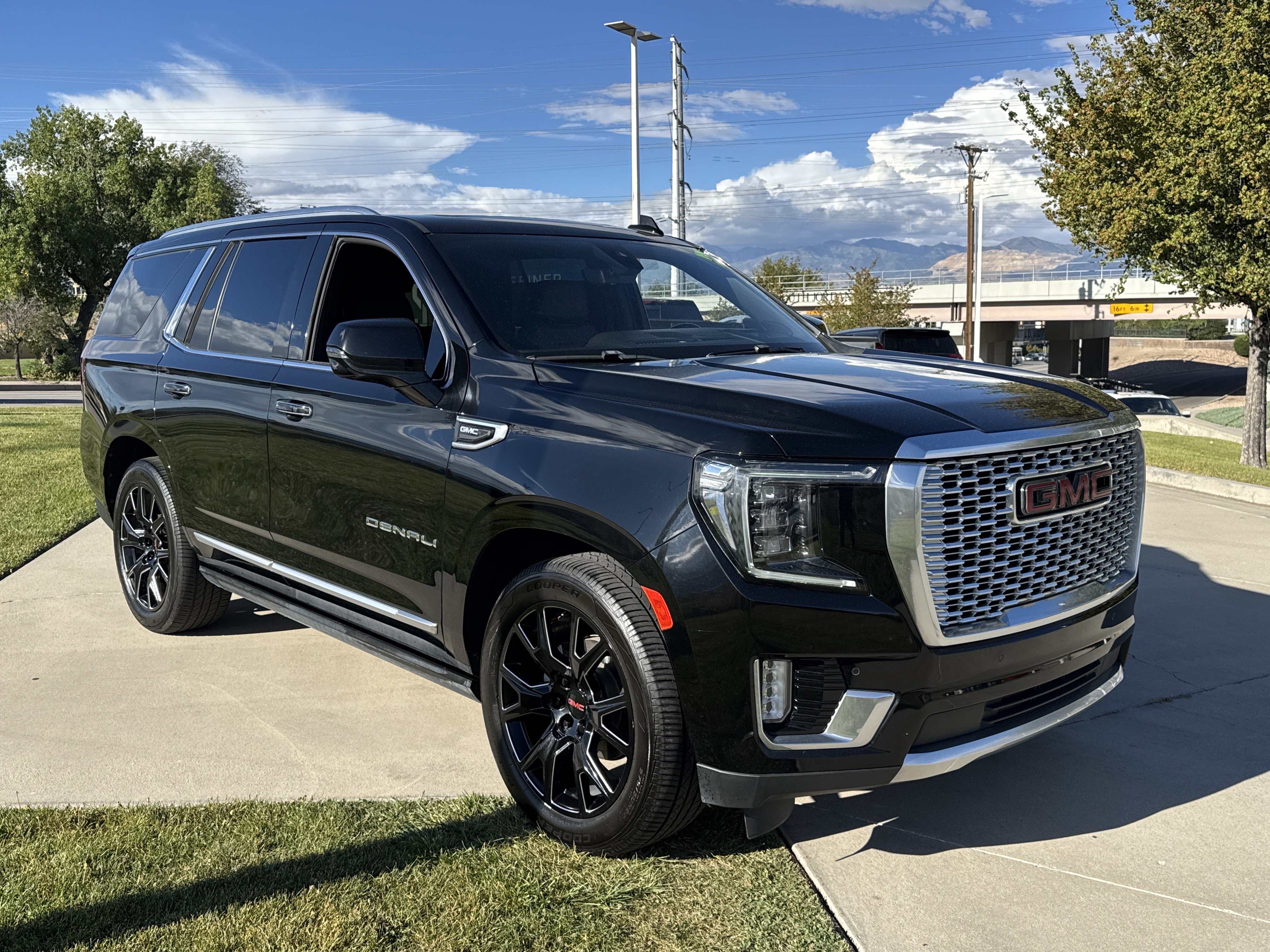Used 2021 GMC Yukon Denali w/ Denali Ultimate Package AWD/4WD image 7