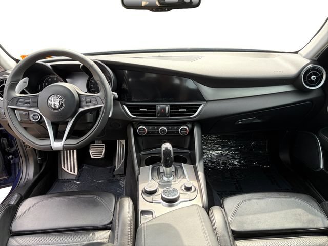 Used 2017 Alfa Romeo Giulia Ti w/ TI 19" Sport Package AWD/4WD image 17
