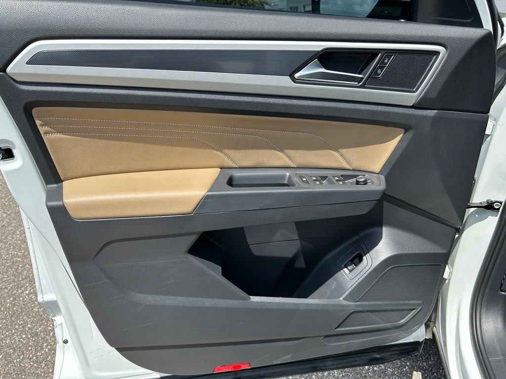 Used 2021 Volkswagen Atlas Cross Sport SE w/ Panoramic Sunroof Package FWD image 19
