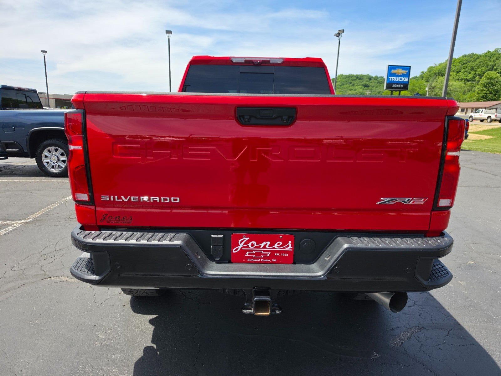Used 2025 Chevrolet Silverado 2500 ZR2 w/ Technology Package AWD/4WD image 4