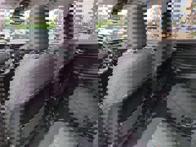 Used 2023 Jeep Grand Cherokee L Laredo image 18