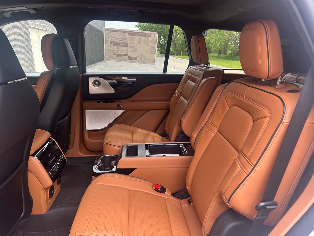 New 2026 Lincoln Aviator Black Label w/ Dynamic Handling Package AWD/4WD image 12