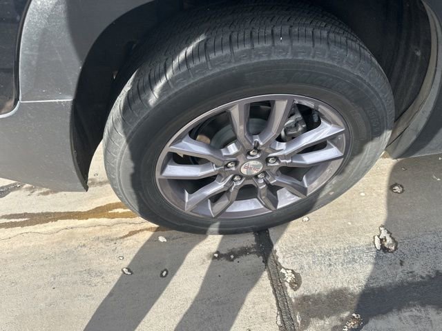 Used 2023 GMC Terrain SLT w/ Infotainment Package II image 7