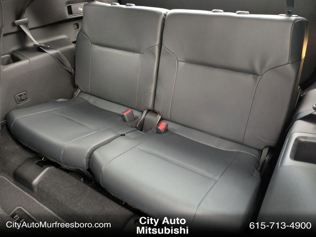 New 2025 Mitsubishi Outlander SE image 24