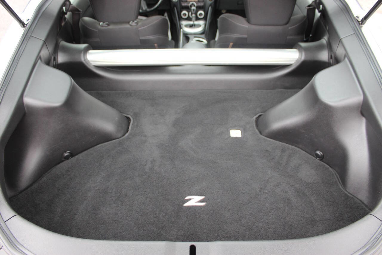 Used 2011 Nissan 370Z Coupe image 11