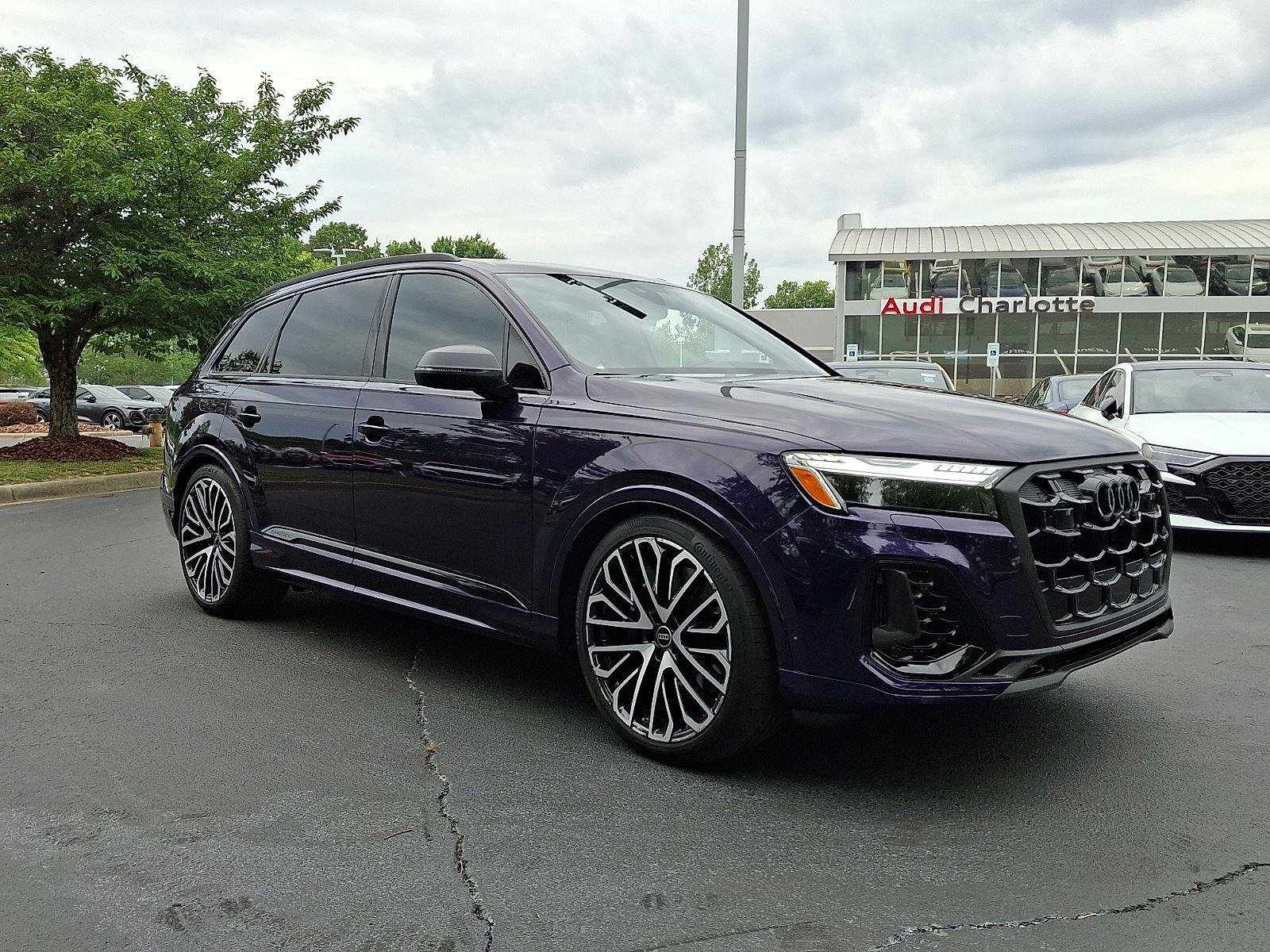 Used 2025 Audi SQ7 Prestige w/ Prestige Package AWD/4WD image 1