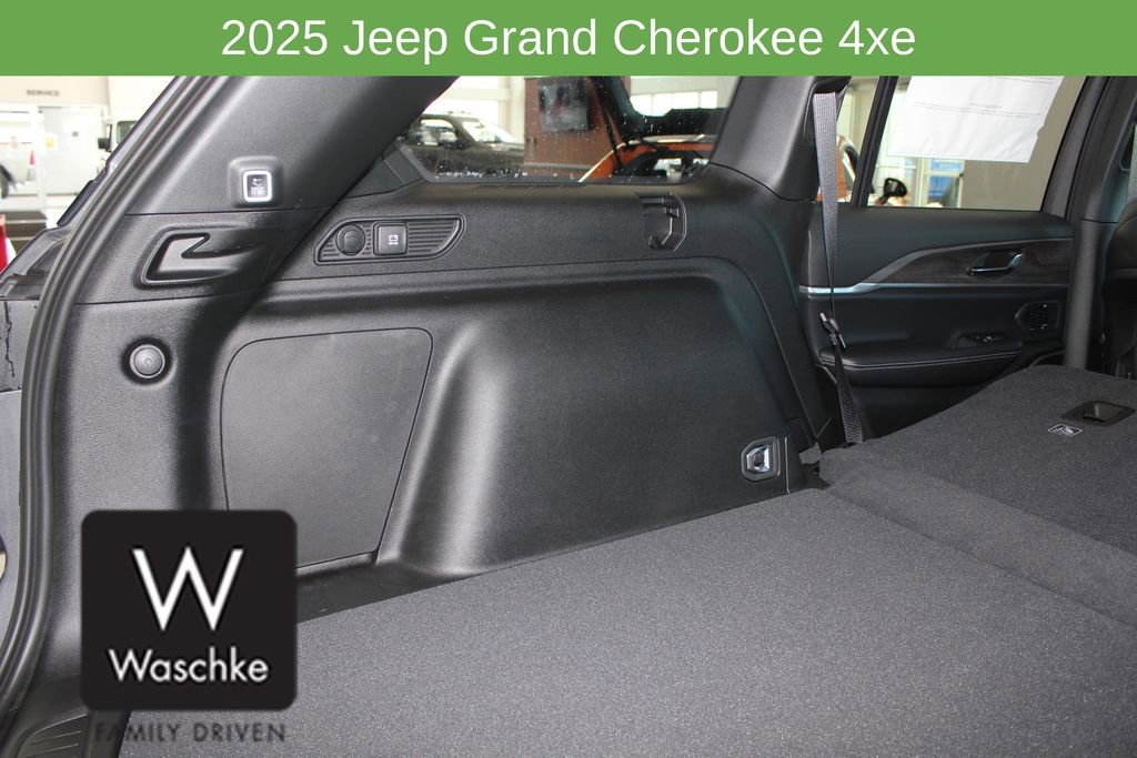 New 2025 Jeep Grand Cherokee Limited 4xe w/ Trailer Tow Package image 17