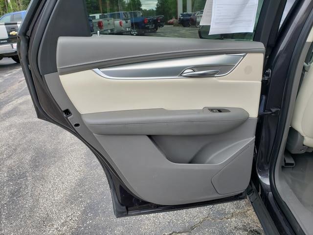 Used 2018 Cadillac XT5 Luxury w/ Driver Awareness Package AWD/4WD image 15