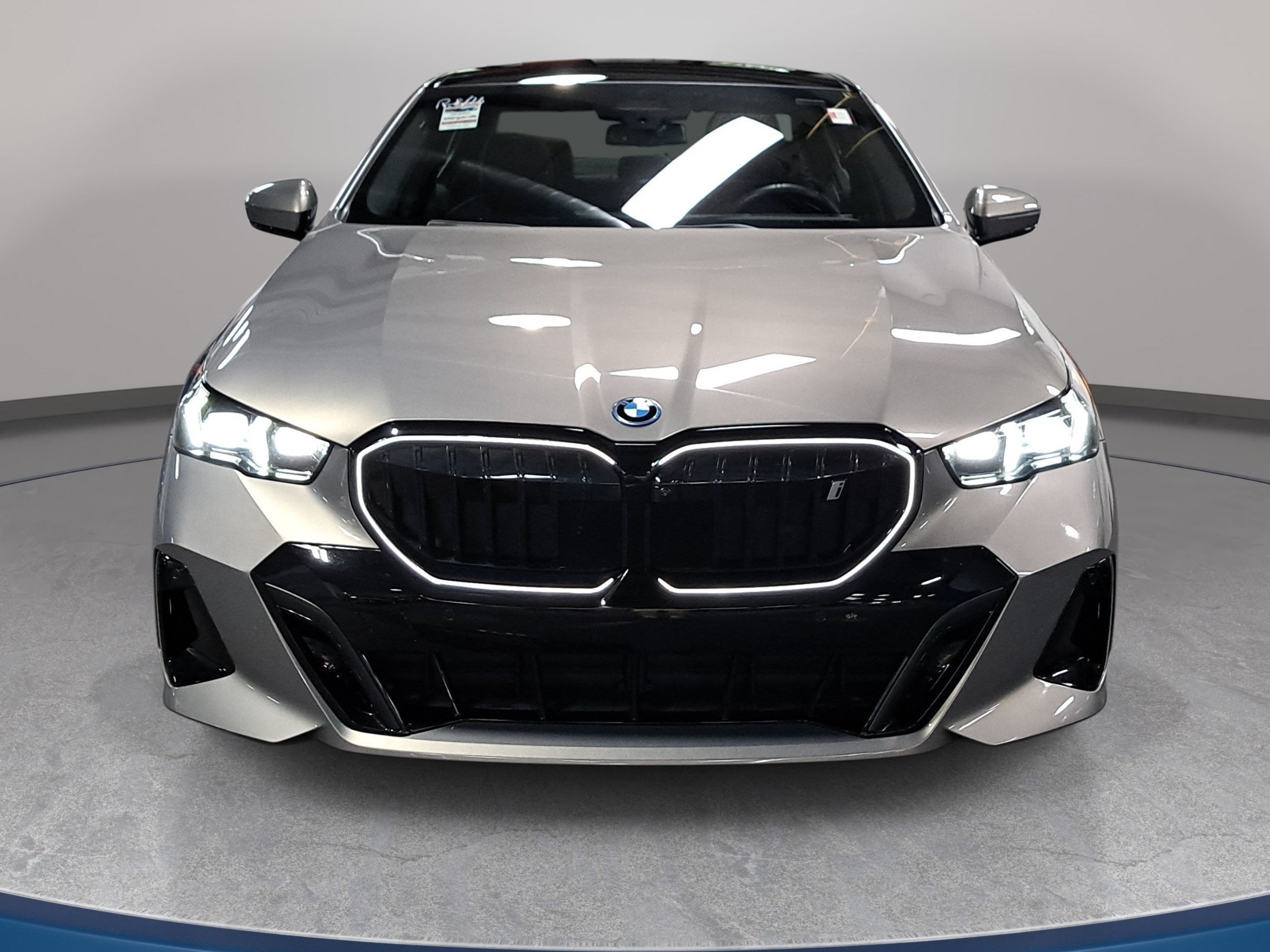 Certified 2026 BMW i5 eDrive40 w/ M Sport Package AWD/4WD image 2