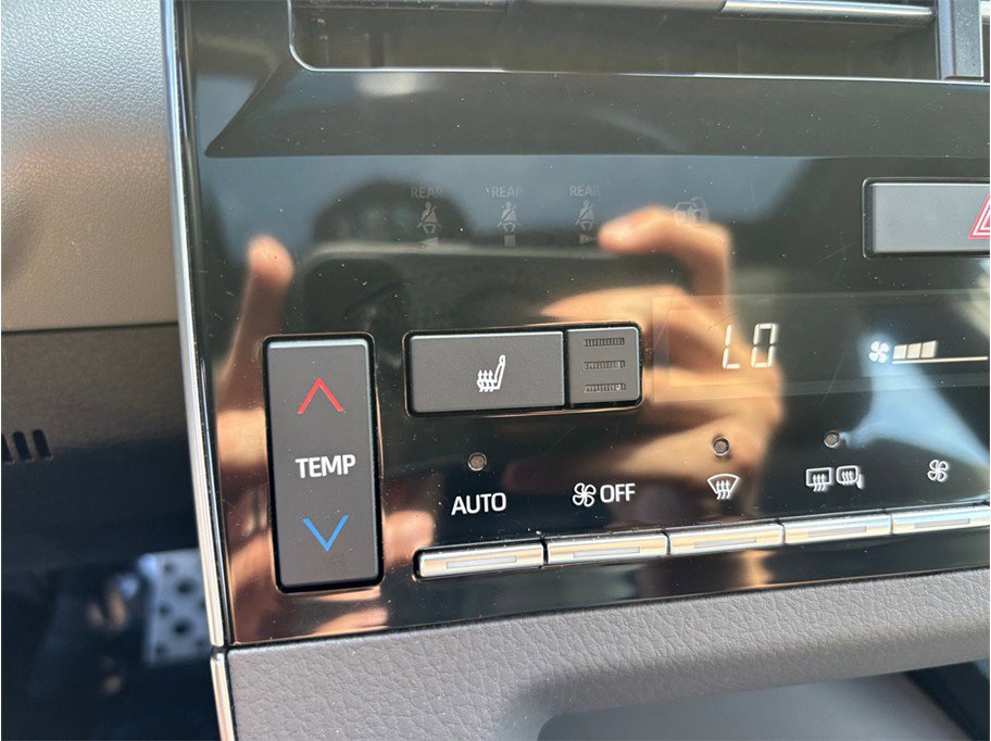Used 2020 Toyota Avalon XSE FWD image 32