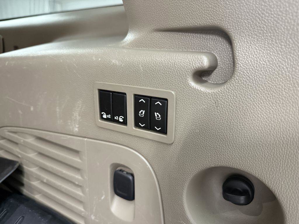 Used 2015 Chevrolet Suburban LTZ image 38