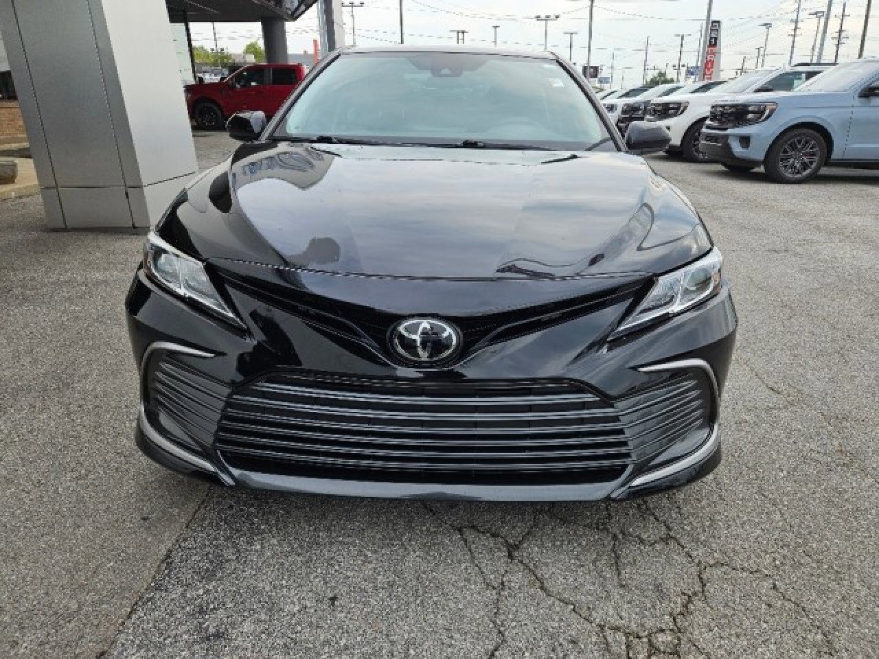 Used 2023 Toyota Camry LE image 9
