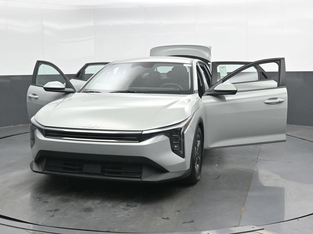Used 2025 Kia K4 FWD image 47