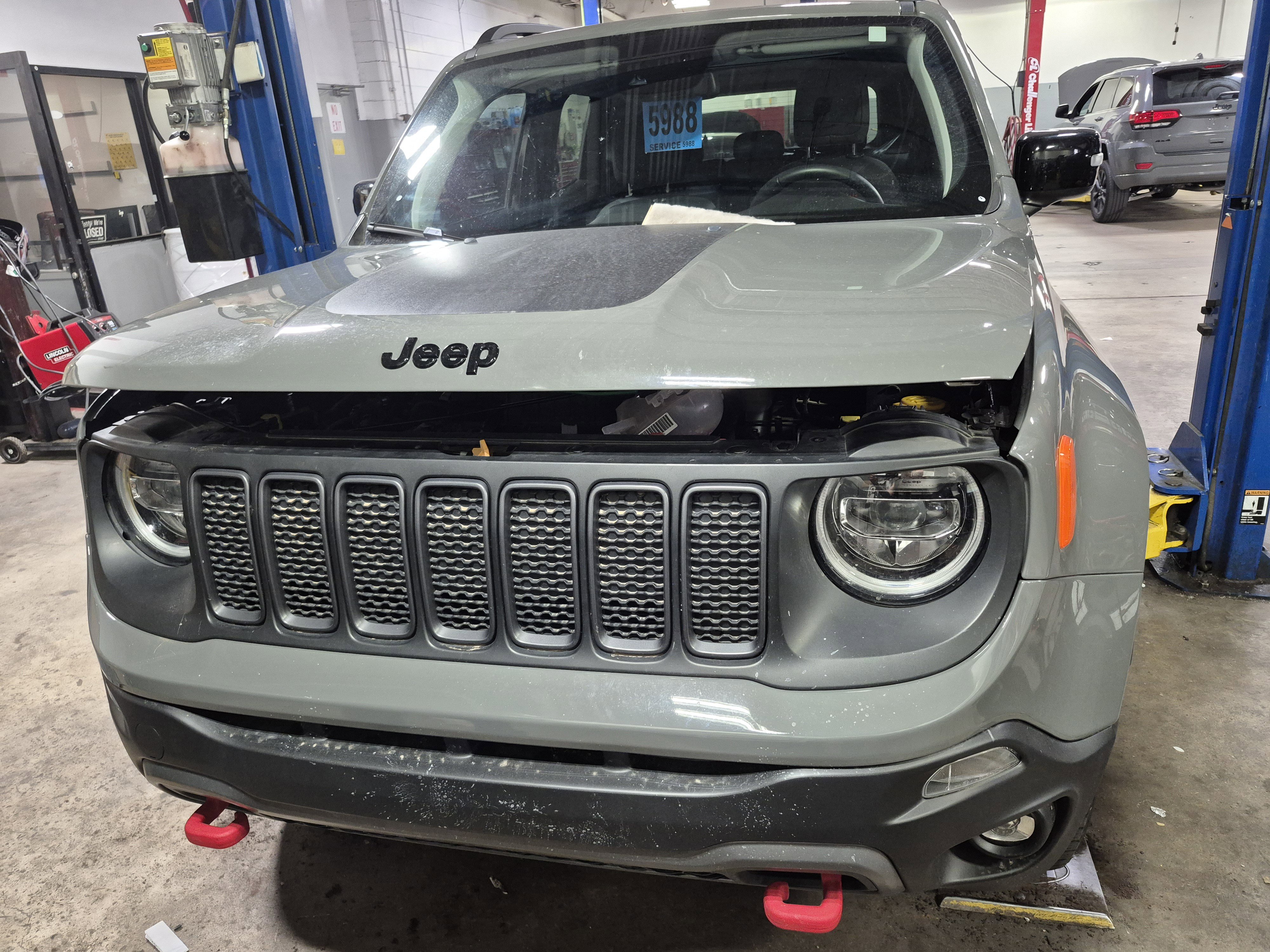 Used 2023 Jeep Renegade Trailhawk w/ Sun/Sound Group AWD/4WD image 2